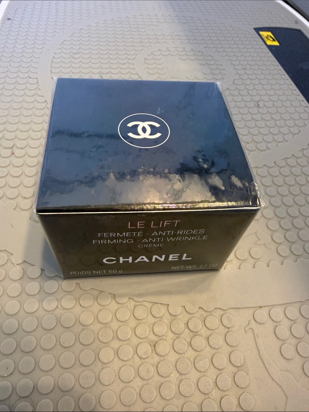 CHANEL Le Lift Firming Anti-Wrinkle Crème — Black with Pink Accent - Picture 6 of 7